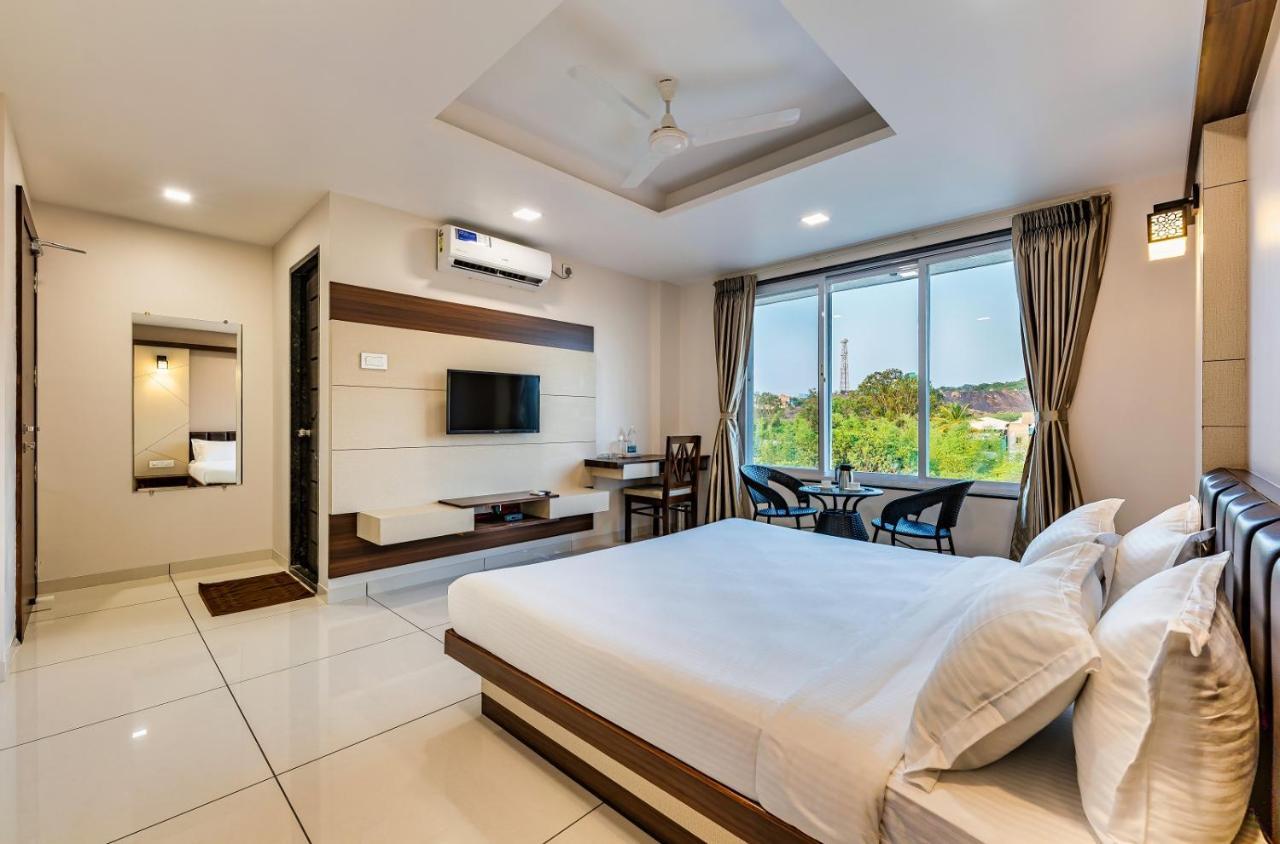 Hotel Grand Indu, 3 Star コールハープル エクステリア 写真