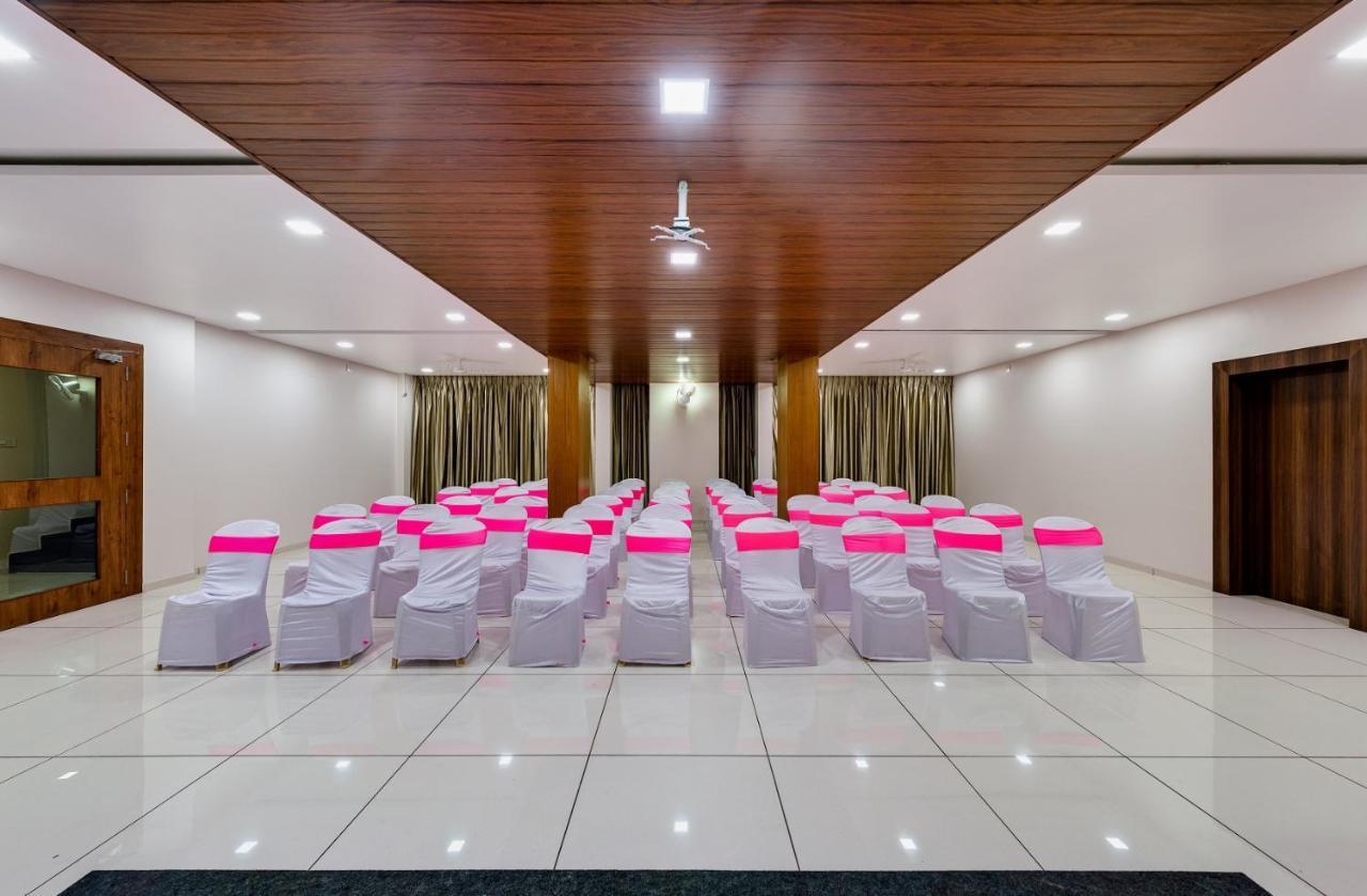 Hotel Grand Indu, 3 Star コールハープル エクステリア 写真