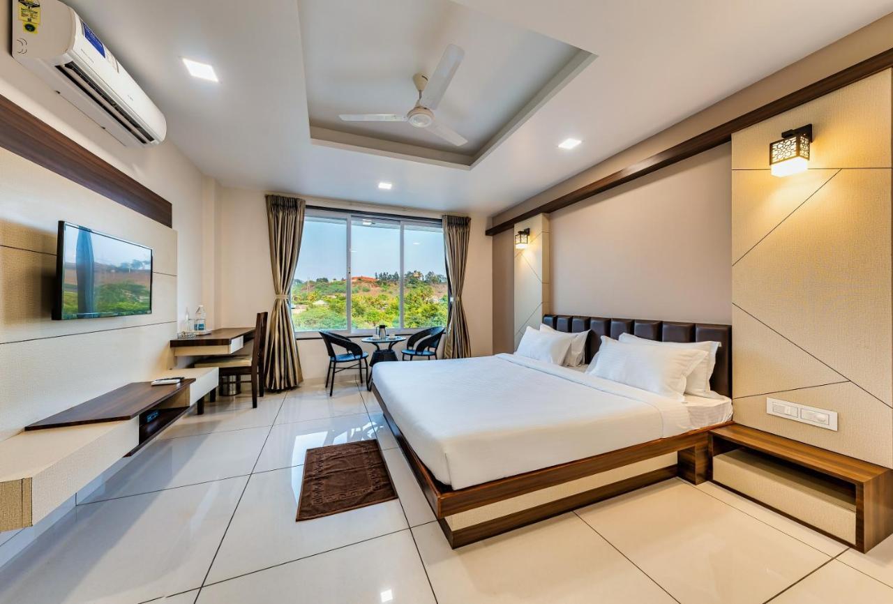 Hotel Grand Indu, 3 Star コールハープル エクステリア 写真