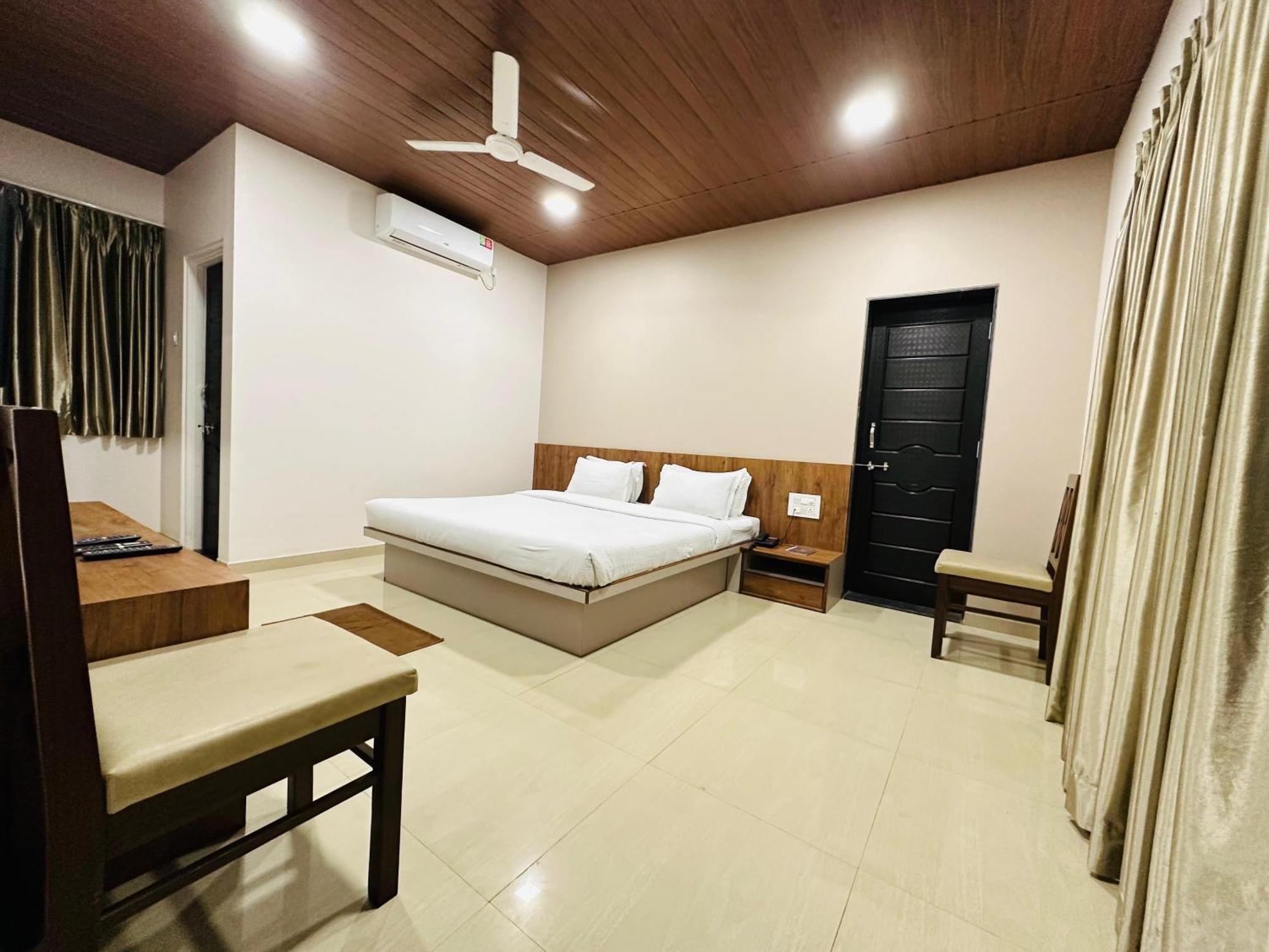 Hotel Grand Indu, 3 Star コールハープル エクステリア 写真