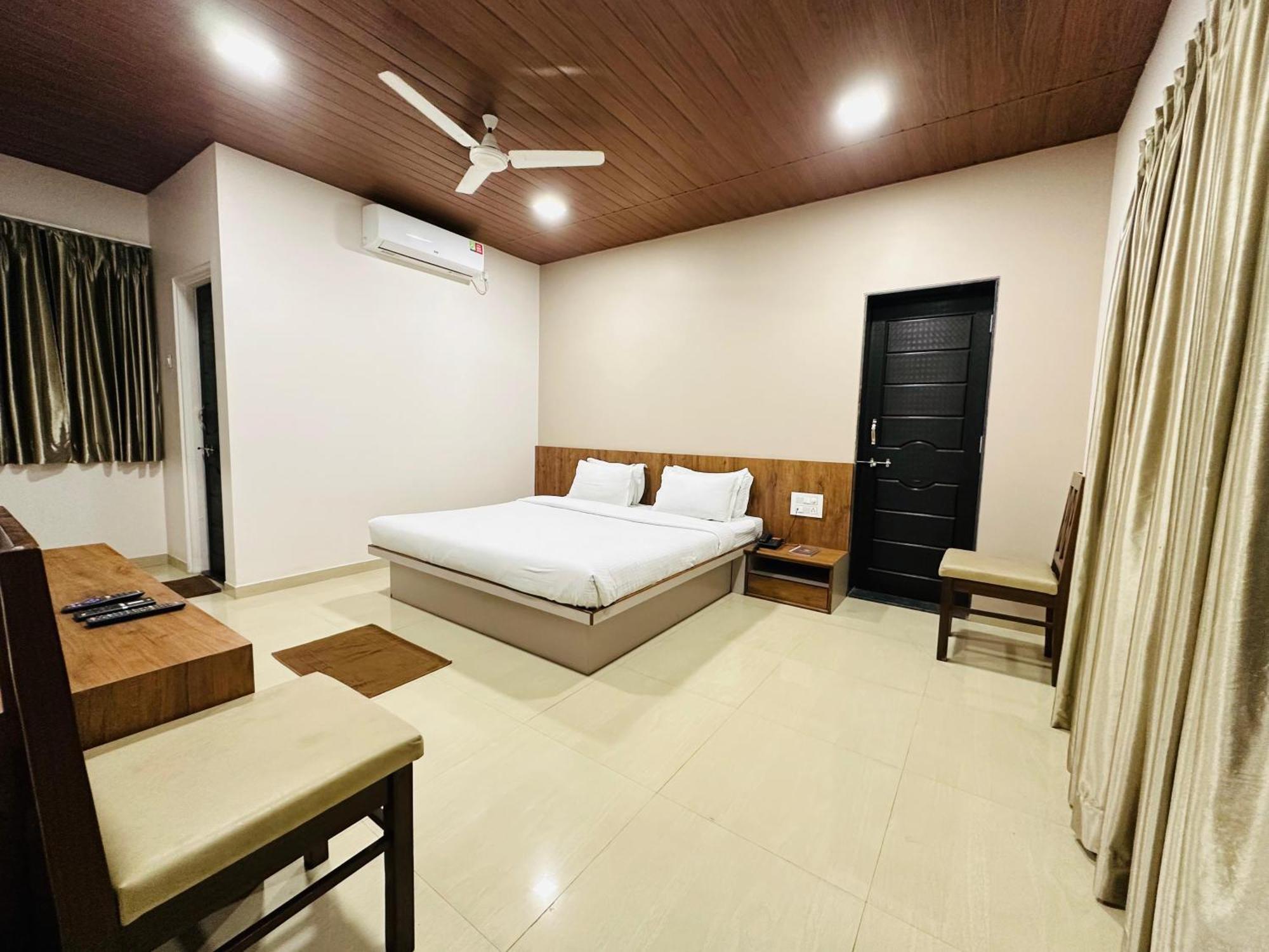 Hotel Grand Indu, 3 Star コールハープル エクステリア 写真