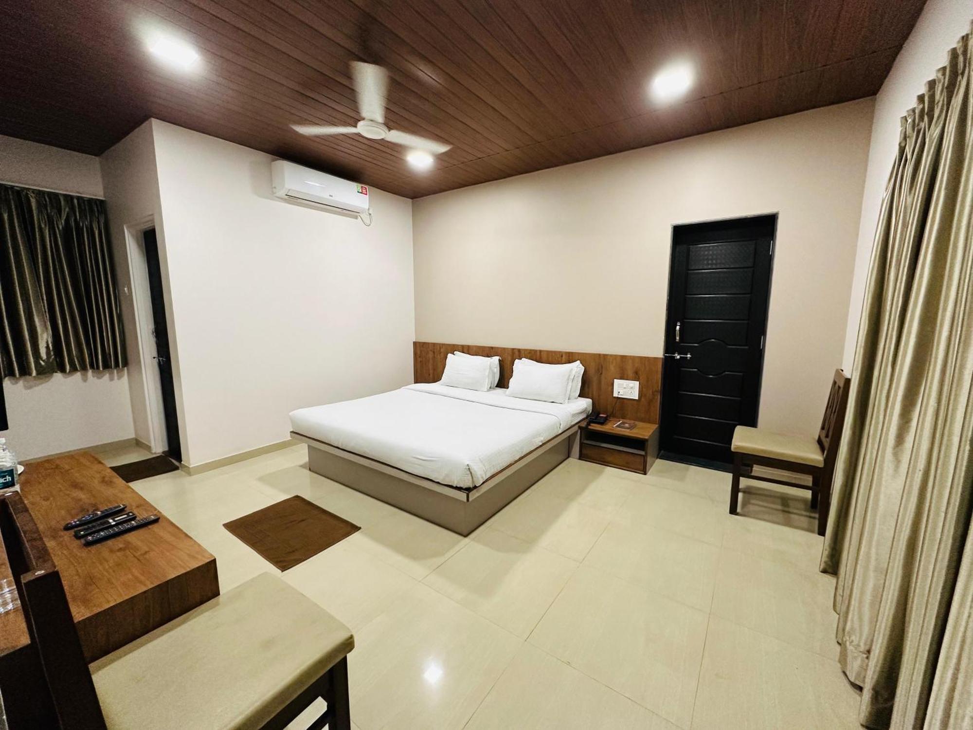 Hotel Grand Indu, 3 Star コールハープル エクステリア 写真